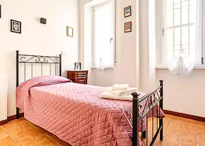 2 Bedroom For 4 Quiet Tram 8 To Trastevere Vatican Apartament *